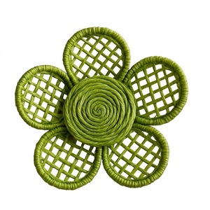 Anneaux de serviette en raphia artificiel, jolis anneaux de serviette en paille faits à la main en forme de fleur pour la décoration de mariage, de banquet ou de fête d'anniversaire - Product Image 3