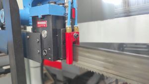 Línea de procesamiento de haz automático tipo U, máquina de sierra de cinta inglete de corte de metal de alta precisión - Product Image 6
