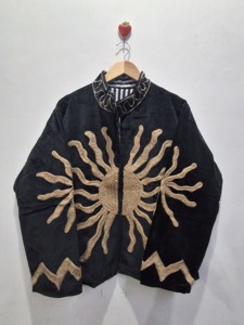 Chaqueta de terciopelo negro para mujer con bordado de sol, abrigo botánico de lujo hecho a mano, colección de ropa exterior de diseñador bohemio - Product Image 1