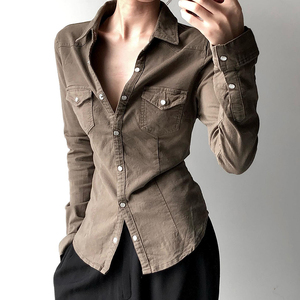 Camisa de mezclilla estilo vintage americano con cuello plisado para mujer, corte ajustado, abotonada, manga larga, top de moda estructurado y entallado. - Product Image 1