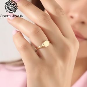 Charm Jewells Bague de fiançailles classique en forme d'écusson en moissanite plaquée or jaune, unisexe, à porter au quotidien - Product Image 2