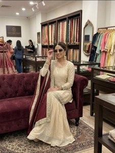 Kurtis élégants et sophistiqués, style actrice de série télévisée, avec de riches broderies, dernières créations, prix de gros. - Product Image 5