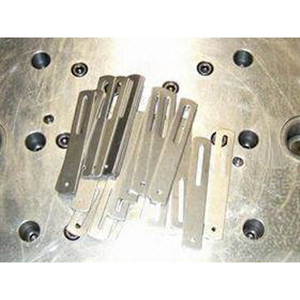 Moldes de componentes metálicos estampados automotrices de alta precisión Producto Premium - Product Image 2