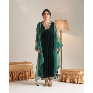 Vestidos de Diseñador Indios Modernos de Última Moda, Terciopelo Pesado con Bordado de 9000 Hilos, para Ocasiones Especiales, Bodas, Fiestas, Temporada Festiva, FATEMA - Product Image 1