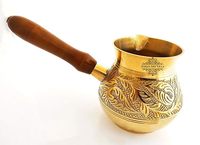 Cafetière turque traditionnelle Cezve Ibrik en métal argenté avec motif floral gravé, poignée en bois, forme ronde