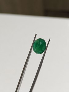 Esmeralda natural de 5.22 ct, gema ovalada para anillos de compromiso y joyería fina al mejor precio al por mayor - Product Image 6