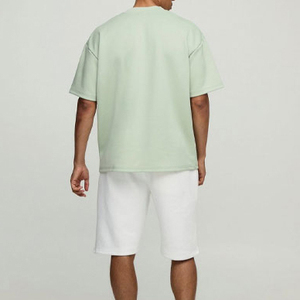 Camiseta Verde Oversize de Cuello Redondo y Manga Corta para Hombre, Estilo Deportivo con Logotipo Frontal, 100% Algodón, Corte Holgado, Color Sólido - Product Image 3