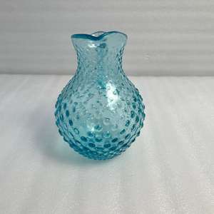 Jarra de vidrio elegante de color azul cielo y elegante solución para servir bebidas en la mesa del comedor, la cocina o el hogar. - Product Image 6