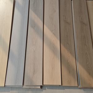 100% <span class=keywords><strong>Parquet</strong></span> en planche à cliquer flottante HDF écologique Revêtement de sol stratifié imperméable en PVC avec un bon prix - Product Image 4