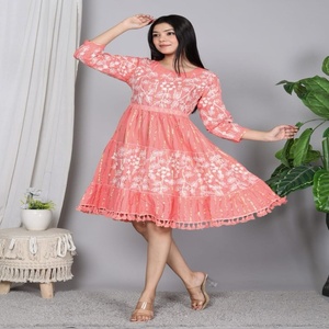 Kurti en coton pêche chic avec broderie florale délicate et design à volants pour un style féminin élégant, idéal pour les occasions de fête et de plage - Product Image 1