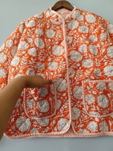 Veste en coton matelassée à fleurs confortable : Manteau indien réversible en coton - Product Image 5