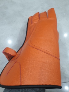 ถุงมือสำหรับนักเลี้ยงเหยื่อเหยี่ยว หนังจิงโจ้แท้ พร้อมสายรัดและห่วงรูปตัว D ขนาด 11 นิ้ว 30 ซม. ถุงมือแบบสองชั้น - Product Image 3