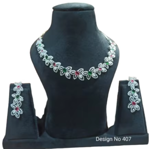 Ensemble collier et boucles d'oreilles élégants classiques en argent plaqué avec strass verts et roses, bijoux de mariage et de soirée - Product Image 1