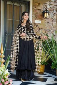 Conjunto de Kurta y Pantalón Tradicional Indio-Pakistaní Negro para Mujer con Dupatta, Estilo Holgado y Largo hasta el Suelo, Traje de Boda - Product Image 4