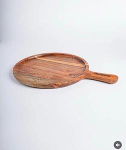 Planche à découper en bois avec corde de suspension, finition mate, écologique, minimaliste, légère, 100% naturelle, facile à nettoyer, camping, fête - Product Image 1