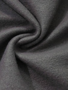 Ensemble de sport pour femme, veste zippée ajustée en coton et polyester, pantalon de jogging respirant et extensible, vêtements de fitness et de sport. - Product Image 2