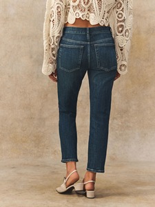 กางเกงยีนส์ผู้หญิงดีไซน์ทันสมัย ผลิตจากวัสดุยืดหยุ่นเน้นความสบาย - Product Image 4