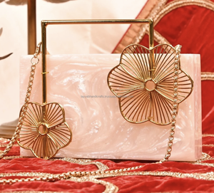 Bolso de Mano de Resina Hecho a Mano con Diseño Único, Bolso de Noche de Moda de la India - Product Image 1