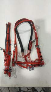 BLUHORSE BH-4120 - Conjunto de Brida de Resistencia para Caballo de PVC al por Mayor con Pechopetral Rojo Ecuestre con Riendas de Acero Inoxidable - Product Image 4