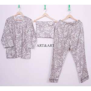 Ensemble pyjama 3 pièces pour femme en 100 % coton écologique, élégant, col modeste, motif floral, confortable, doux, pantalon, chemise et sac à motif uni - Product Image 1