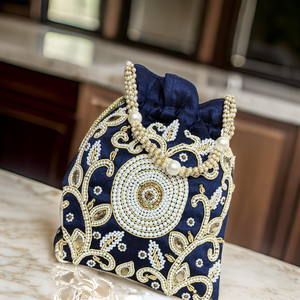 Sac Potli en Coton Brodé Zari de Luxe Traditionnel, Écologique et de Haute Qualité, Fait Main avec Fermeture à Rabat Perlé, Pochette Cadeau de Mariage - Product Image 1