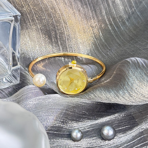 Montre pour femme, nouveau style, vente en gros d'usine, tendance, simple, personnalisée, à quartz, avec bracelet en perles - Product Image 1