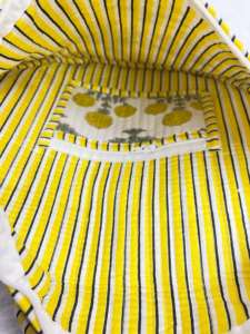 Sac bandoulière en coton matelassé à fleurs jaunes |   Sac fourre-tout demi-lune imprimé à la main de haute qualité, sac banane artisanal, chef-d'œuvre fait main - Product Image 6