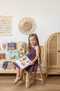 Conjunto de mesa y silla para niños en forma de mariposa - Tejido con ratán natural, ideal para estudiar, jugar y fiestas. - Product Image 4