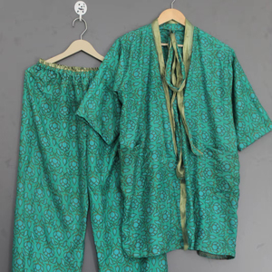 Kimono de Seda para Mujer con Conjunto de Pijama, Conjunto de Satén Suave para Descansar, Ropa de Dormir Nupcial, Diseño Personalizado, Ropa de Estar por Casa Estilo Occidental para Mujer - Product Image 1