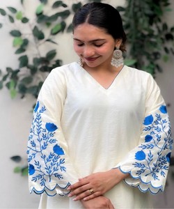 ชุดเสื้อผ้าปักลายสไตล์โรมันสุดหรู พร้อมผ้าคลุมไหล่ สำหรับงานเทศกาลและงานเลี้ยง ราคาขายส่ง สีขาวน้ำเงิน - Product Image 3