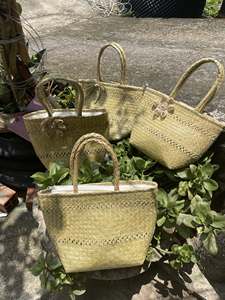 กระเป๋าชายหาดสานจากหญ้าทะเล งานฝีมือ วัสดุ: หญ้าทะเลธรรมชาติ; ใช้: สำหรับทริปวันหยุดสุดสัปดาห์; แหล่งกำเนิด: งานฝีมือทำมือจากเวียดนาม - Product Image 6