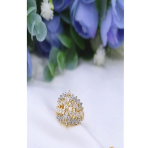 Bague de mariage ajustable tendance pour femme, en laiton plaqué or de qualité supérieure, avec pierre Moissanite, aspect élégant - Product Image 2