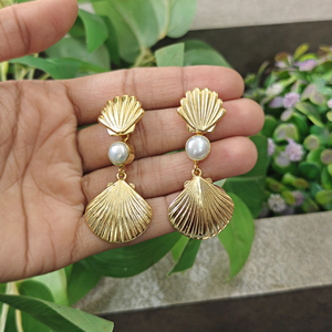 Boucles d'oreilles pendantes fantaisie en laiton plaqué or 18 carats avec perles de forme originale et coquillages, bijoux de plage tendance pour femme - Product Image 5