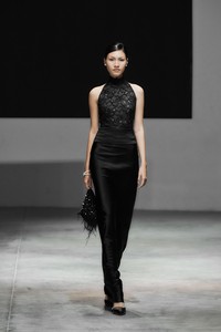 Nueva Colección de Blusas y Tops Elegantes para Mujer, Blusa MAIA con Encaje Floral, Estilo Halter con Cuello Alto, Blusas y Camisas para Mujer, Vietnam - Product Image 3