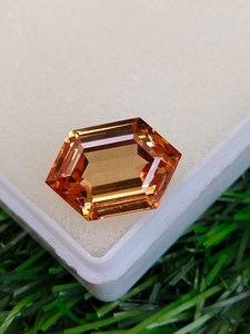 พลอยแซฟไฟร์สีส้มธรรมชาติทรงหกเหลี่ยม ขนาดอิสระ รับรองโดย IGI วัสดุสำหรับทำเครื่องประดับ - Product Image 2