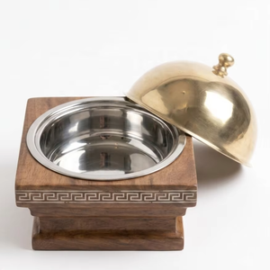Casserole carrée en bois avec doublure en acier inoxydable et couvercle en laiton, design chinois traditionnel, récipient isotherme pour aliments - Product Image 1