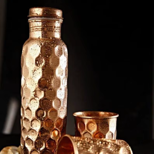 Nuevos y Modernos Diseños de Botellas de Cobre 100% Puro para Beneficios Ayurvédicos, Botellas de Cobre de la Mejor Calidad a los Mejores Precios - Product Image 1