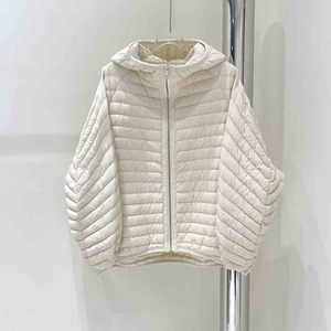 Chaqueta acolchada negra con capucha para mujer, abrigo con cremallera, ropa de abrigo cálida para invierno - Product Image 2