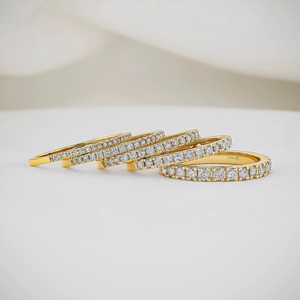 Anillo de Eternidad Clásico de Oro Amarillo con Diamantes, Corte Brillante Redondo de 1.25mm a 2.5mm, Anillo de Boda Unisex - Product Image 3