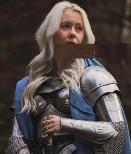 Armadura de Guerrero Femenina – Disfraz de Caballera Medieval |   Armadura Lista para la Batalla para Mujeres Valientes, Disfraz de Ren Faire, MetalCostume - Product Image 2