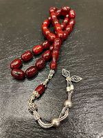Perles de Zikr rondes en résine rouge de luxe, faites à la main, écologiques, avec logo et emballage personnalisés pour les fournitures de fête multi-occasions