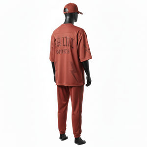 Ensemble 2 pièces pour homme en maille polyester premium, tissu sport respirant, panneau latéral couleur rouille, logo thermocollé. - Product Image 5