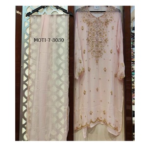 Costume en tissu lawn brodé à la main de haute qualité, non cousu, avec dupatta assorti, pour la mode ethnique estivale, disponible au meilleur prix - Product Image 3