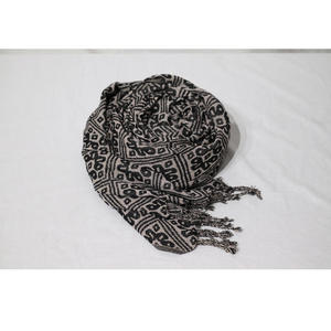 Chal de Jacquard de Algodón de Longitud Media para Mujer, Impresión Digital de Alta Calidad, Secado Rápido, Duradero, Izzu International - Product Image 2