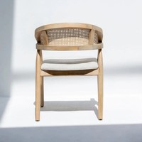 Chaise de salle à manger en rotin Vandana Falcon Stellar avec assise confortable pour les maisons et les intérieurs modernes