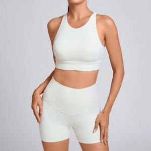 Conjunto Deportivo de 2 Piezas para Mujer: Sujetador Deportivo Transpirable sin Espalda y Pantalones Cortos de Gimnasio de Secado Rápido, Ropa Deportiva para Yoga y Fitness con Cuello Halter - Product Image 1