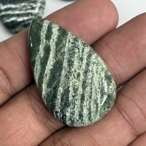 พลอยแจสเปอร์ลายม้าลายสีเขียวธรรมชาติทรงรีขัดเงาแบบหลวมสำหรับทำเครื่องประดับขายส่งจำนวนมาก - Product Image 2