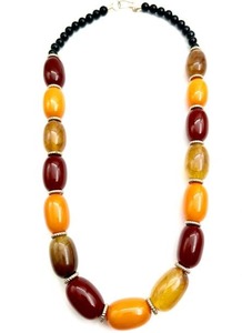 Collier unisexe vintage décontracté bohème pour les vacances, avec pendentif goutte d'eau géométrique couleur marbre et perles irrégulières en résine acrylique - Product Image 4