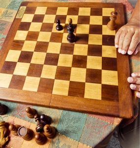 Jeu d'échecs pliable en bois fait main sur mesure, vente en gros, plateau pliable classique, pièces d'échecs Staunton en bois massif, jeu d'échecs haut de gamme - Product Image 1