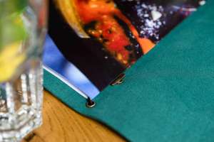 ที่ใส่เมนูหนังพับได้ ทนทาน หรูหรา พร้อมการป้องกัน สำหรับร้านอาหาร คาเฟ่ โรงแรม แสดงเมนูอาหาร รุ่น LMC-0190 - Product Image 5